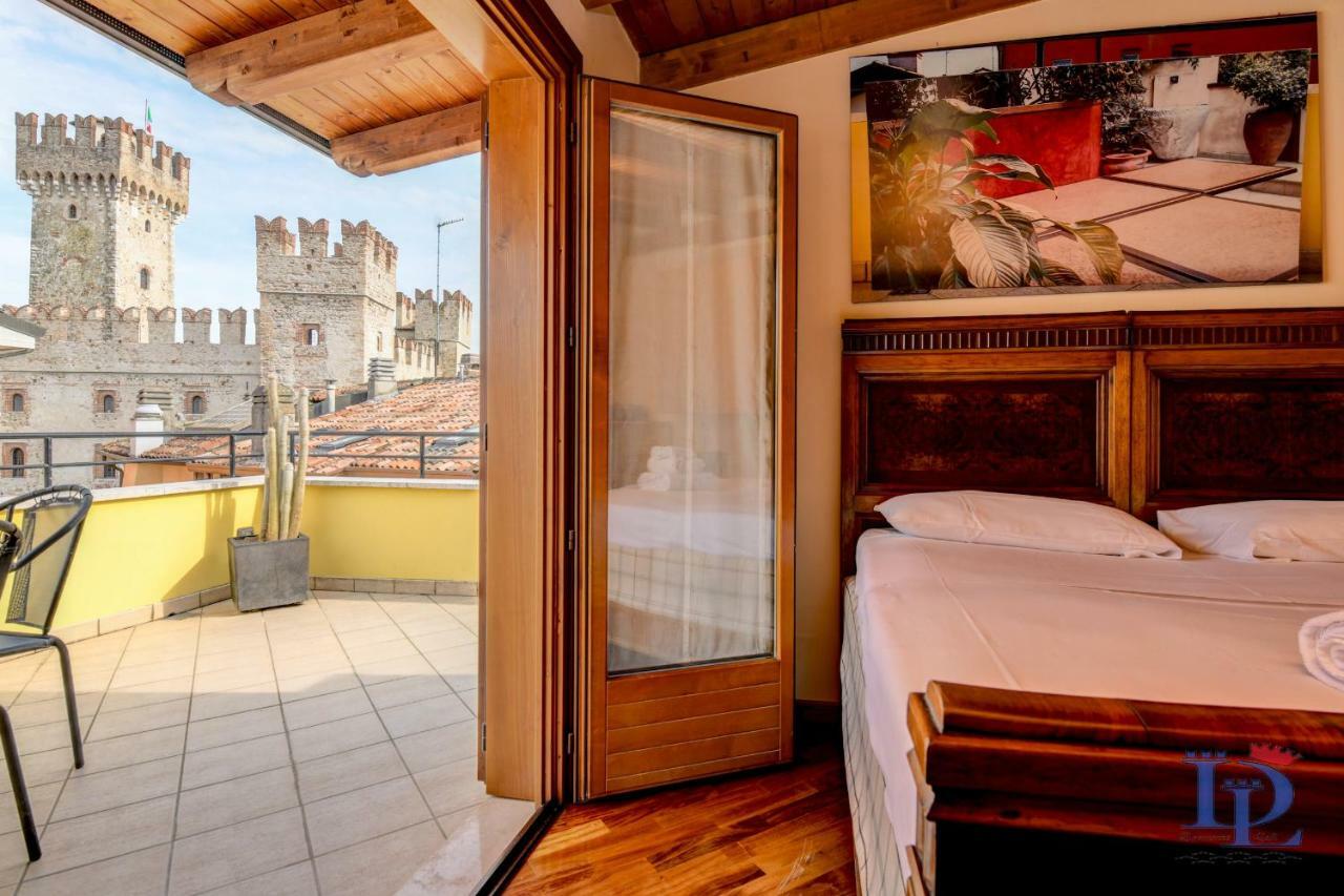 Desenzanoloft Official Partner Marriott Homes & Villas -Penthouse Never Say Never Sirmione Castle View 외부 사진